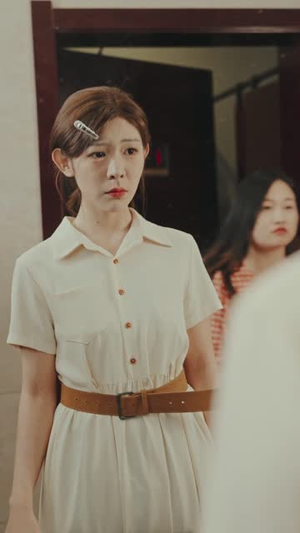 穿越短剧，我靠美女续命（98集）最热门短剧来了