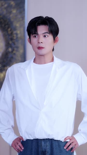 她位高权重，偏撩我（80集）每天更新短剧一起来追吧