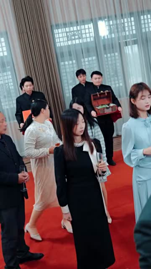 神瞳觉醒，她点石成金（70集）高清画质短剧免费看